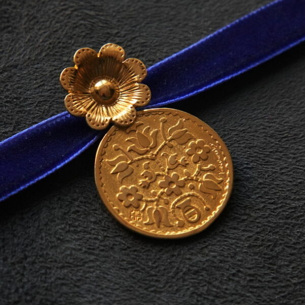 Дукач з квіткою без оправи