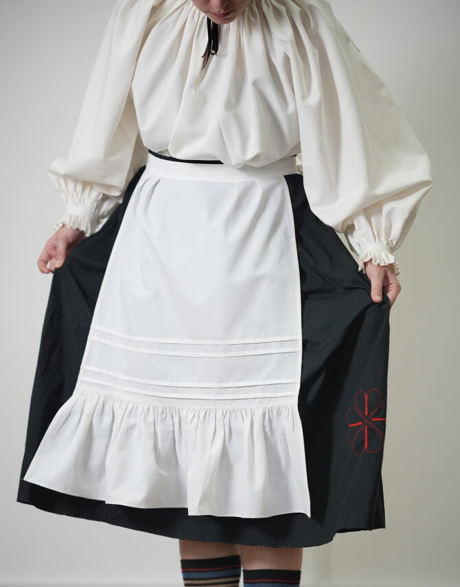 Фартух білий зі шляркою